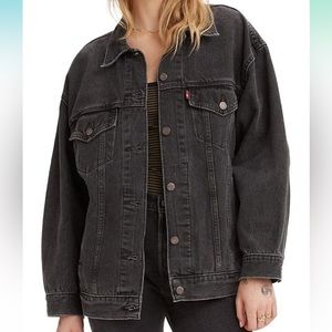 Levi’s “Baggy Trucker Jacket”